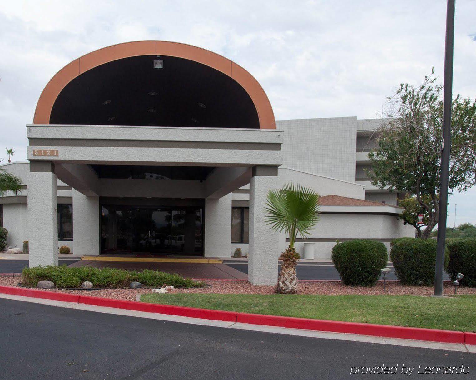 Hotel Quality Airport 3*